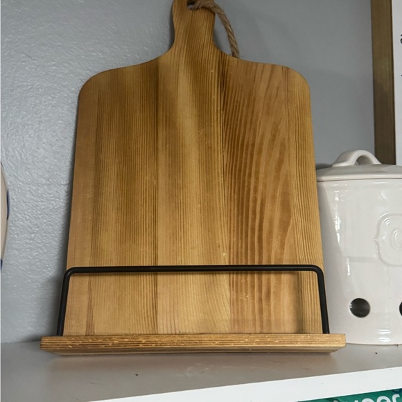 Wooden Cutting Board with Stand - Picture 1 of 3